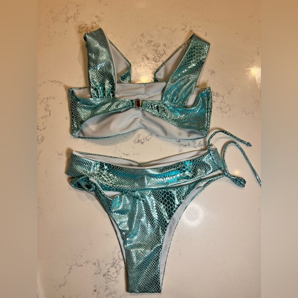 Mermaid-core Bikini - Picture 3 of 4